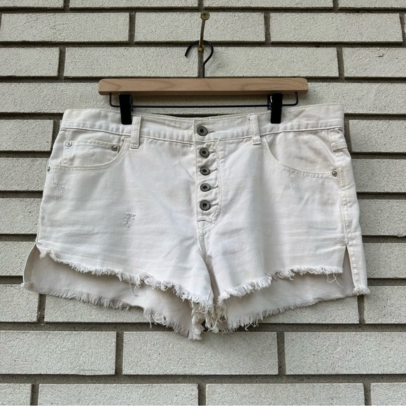 Free People White Run Away Slouch Button Raw Shorts Size 24 - Picture 4 of 9